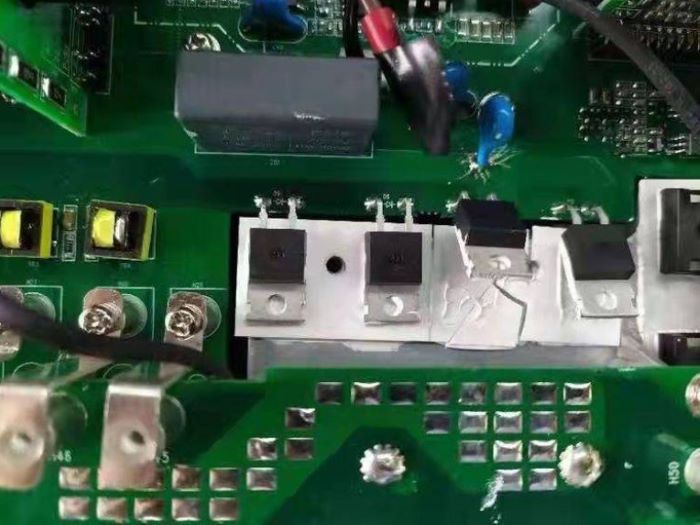 Ceramic cooling heatsink